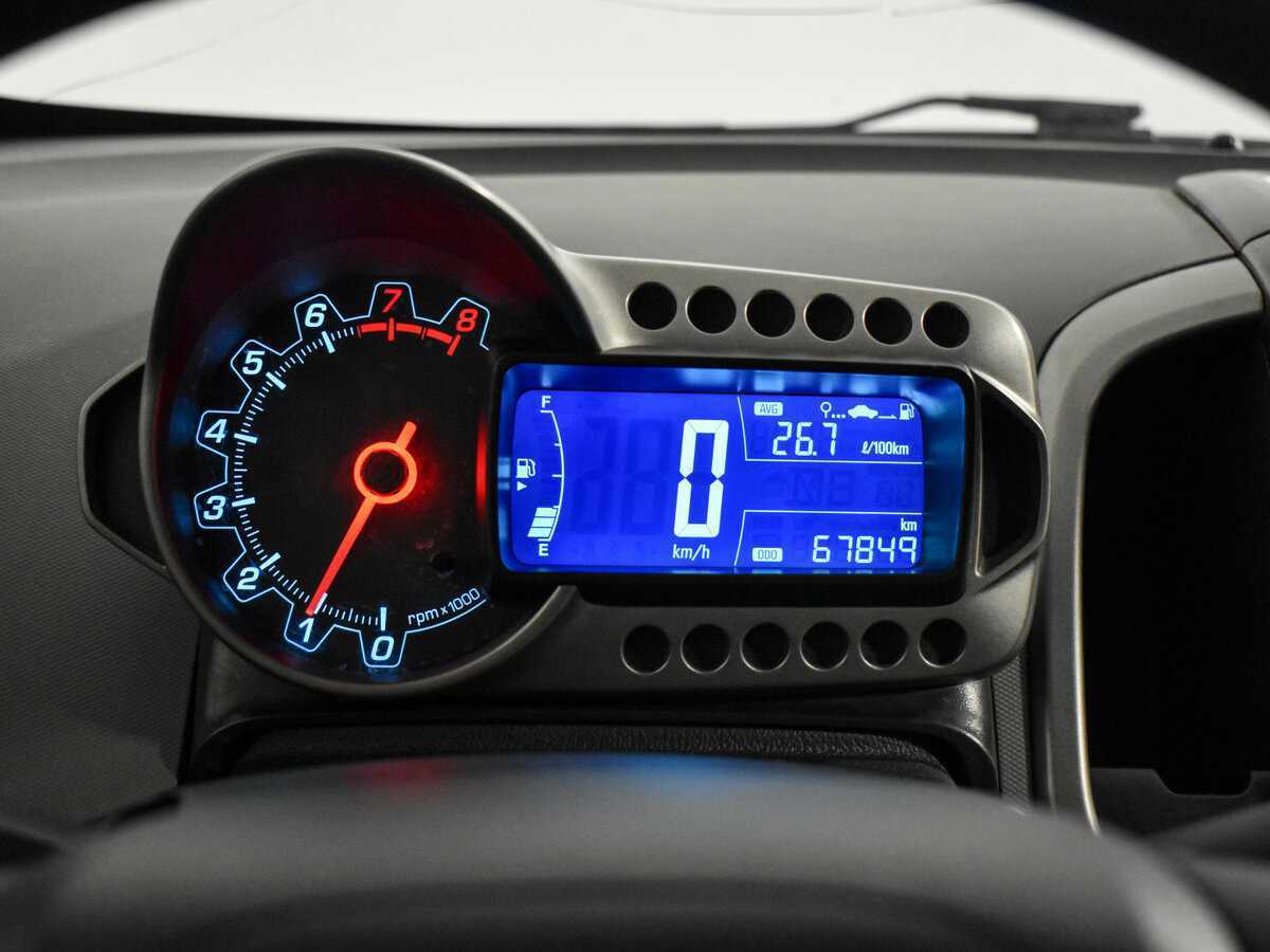 Chevrolet Aveo с пробегом — 2014 год. Фото: #17