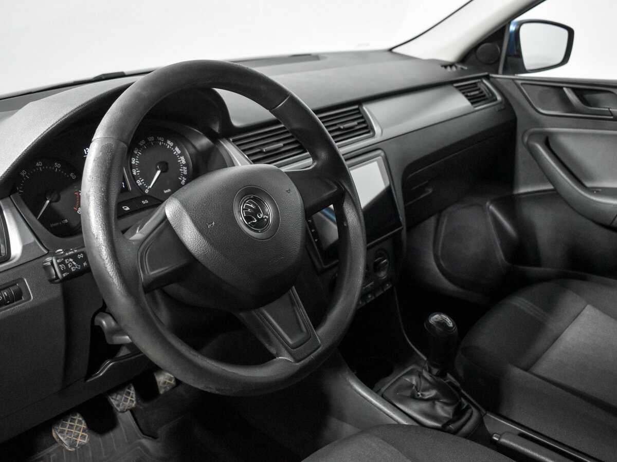 Skoda Rapid с пробегом — 2014 год. Фото: #8