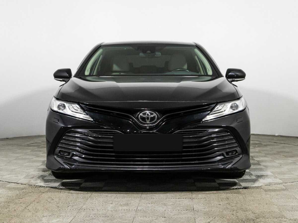 Toyota Camry с пробегом — 2018 год. Фото: #1