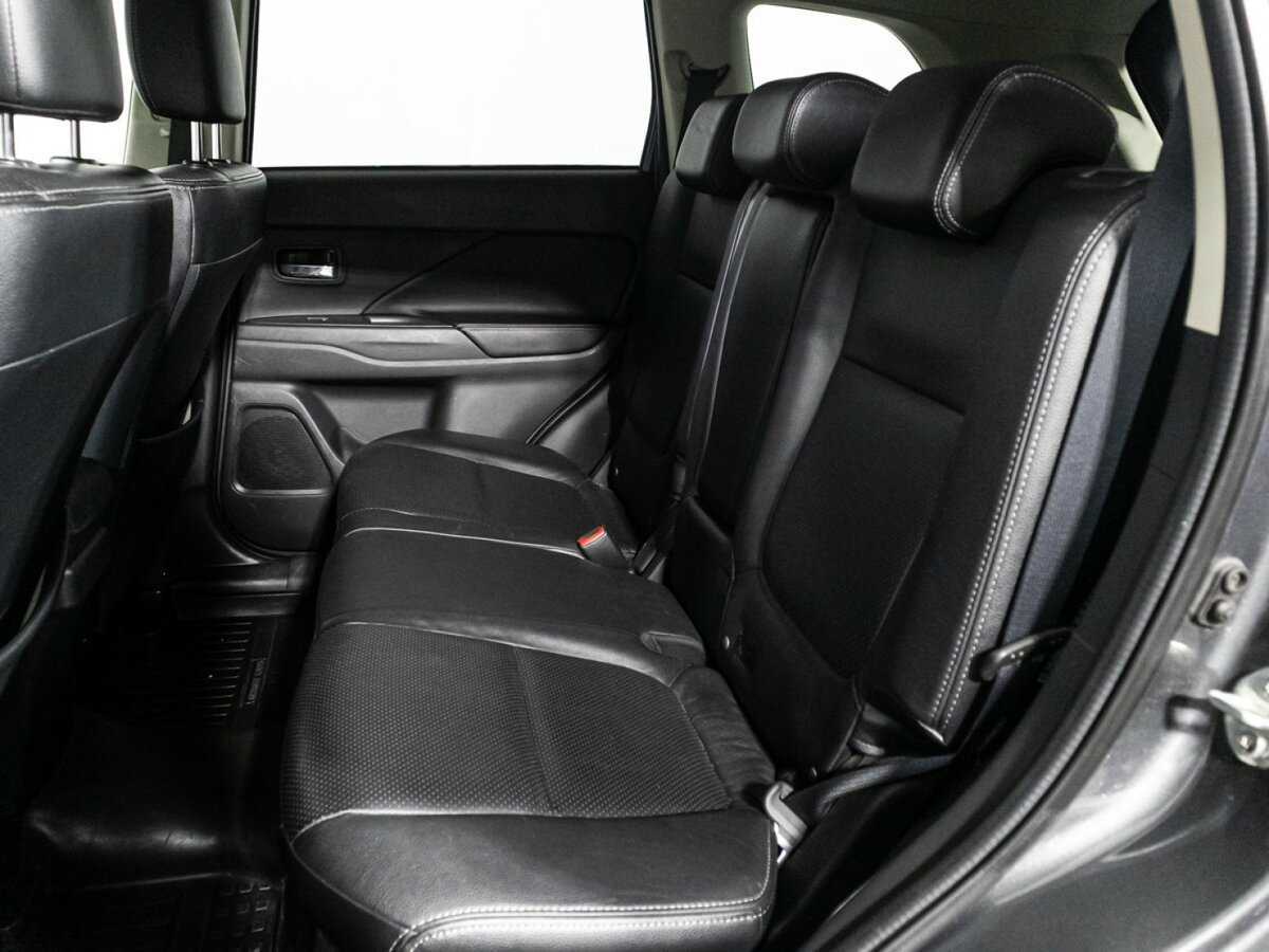 Mitsubishi Outlander с пробегом — 2015 год. Фото: #9