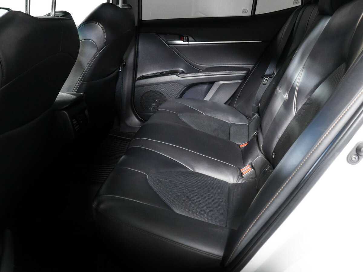 Toyota Camry с пробегом — 2019 год. Фото: #6