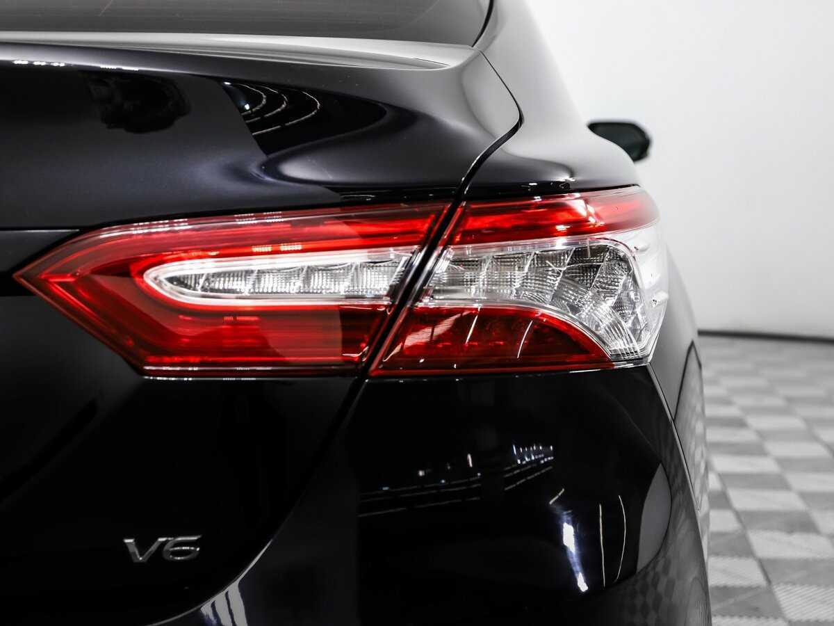 Toyota Camry с пробегом — 2018 год. Фото: #14