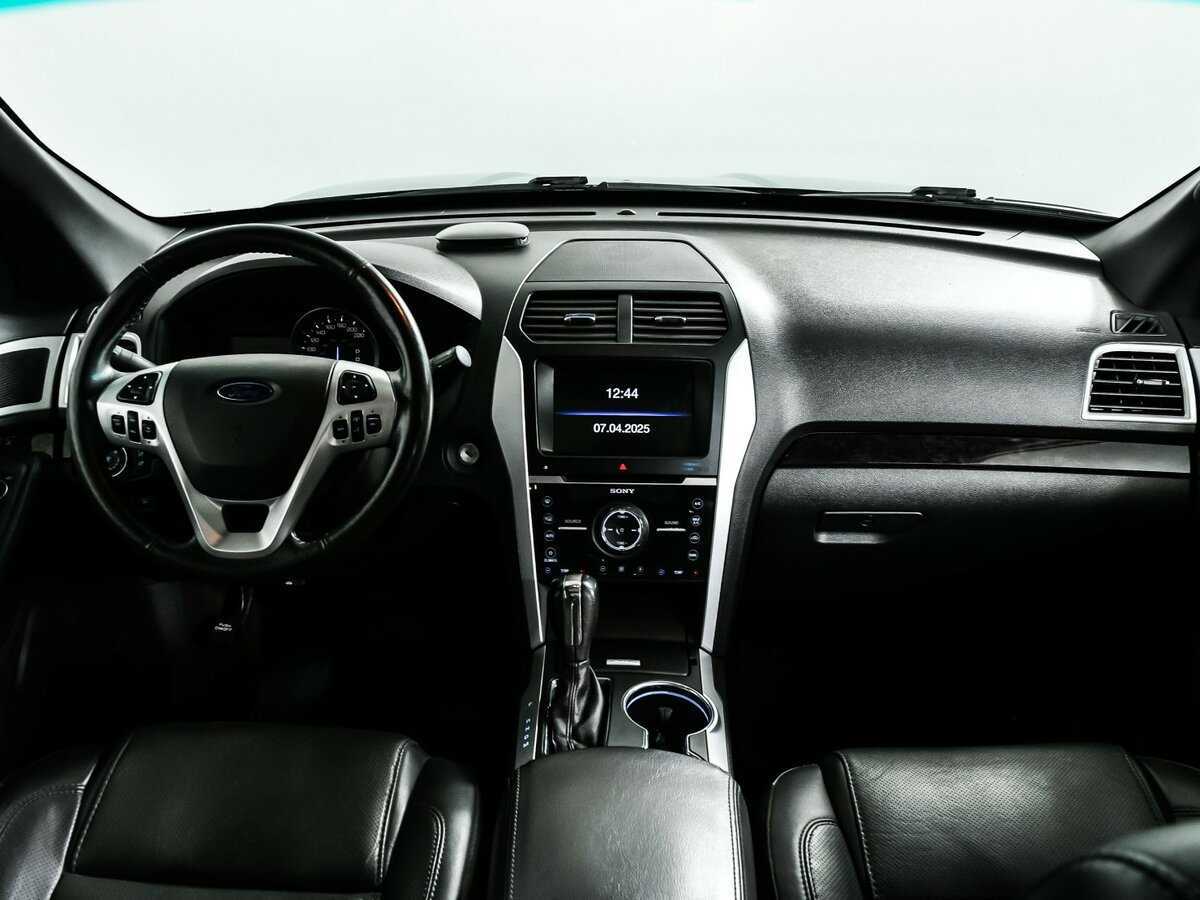 Ford Explorer с пробегом — 2015 год. Фото: #10