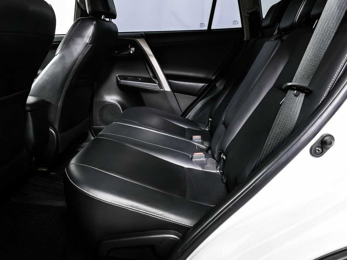 Toyota RAV4 с пробегом — 2019 год. Фото: #13