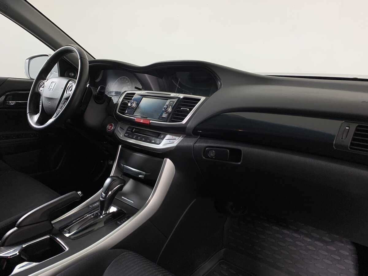 Honda Accord с пробегом — 2013 год. Фото: #11