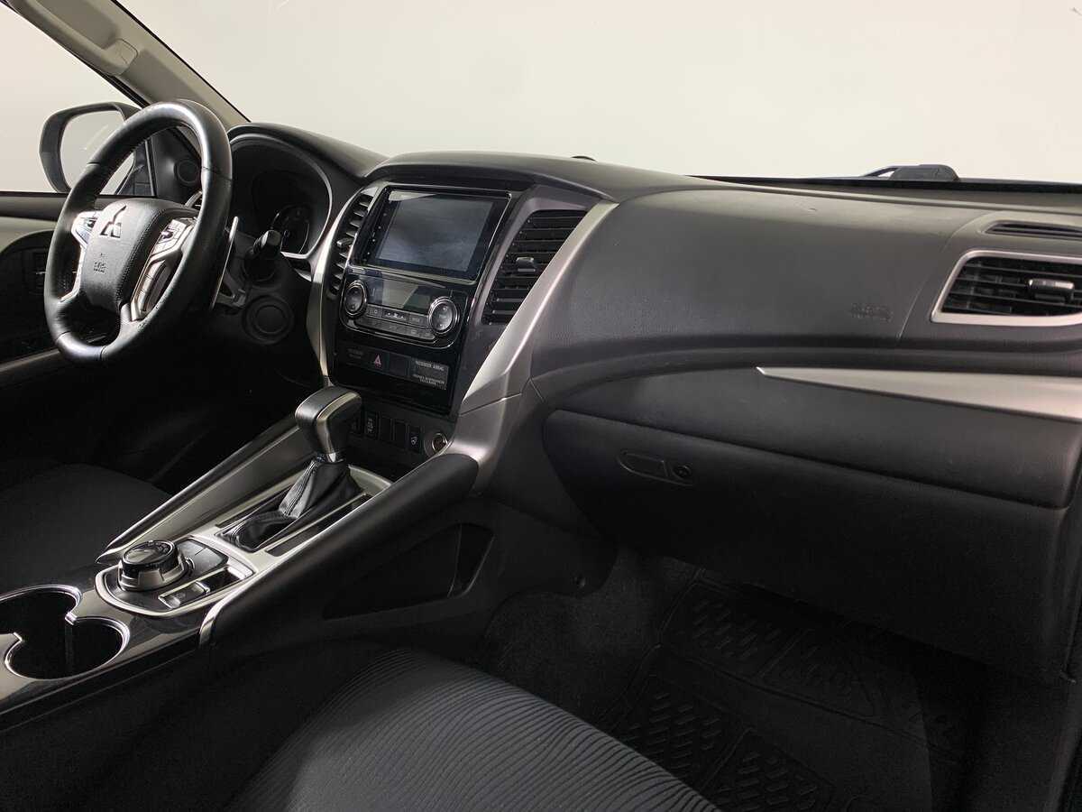 Mitsubishi Pajero Sport с пробегом — 2018 год. Фото: #13