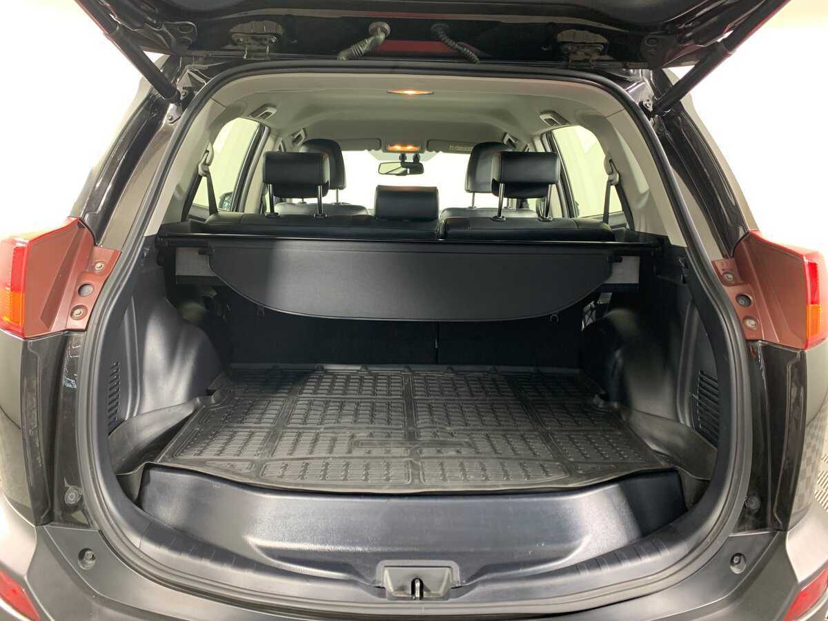 Toyota RAV4 с пробегом — 2014 год. Фото: #19