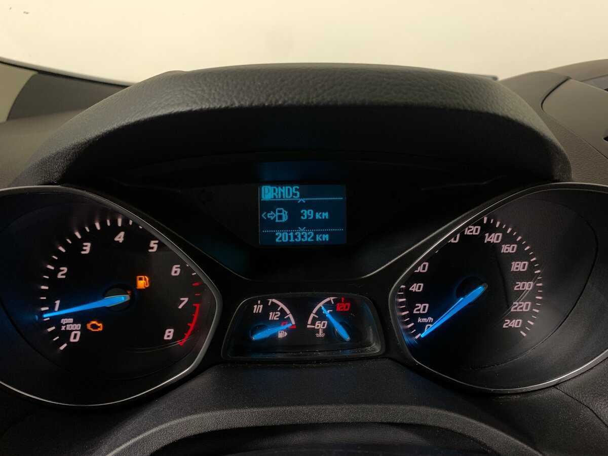 Ford Kuga с пробегом — 2015 год. Фото: #13