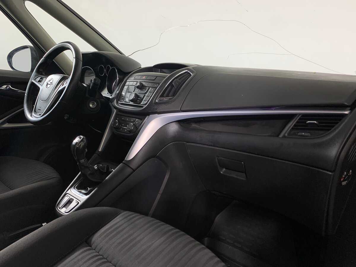 Opel Zafira с пробегом — 2012 год. Фото: #13
