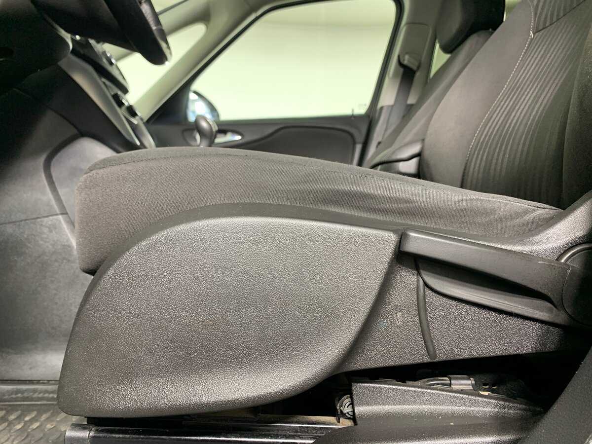 Opel Zafira с пробегом — 2012 год. Фото: #16