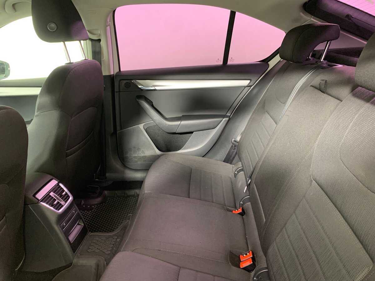 Skoda Octavia с пробегом — 2015 год. Фото: #18