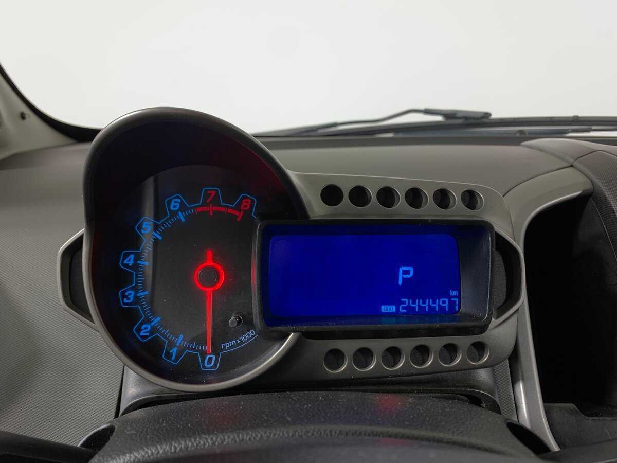 Chevrolet Aveo с пробегом — 2014 год. Фото: #14