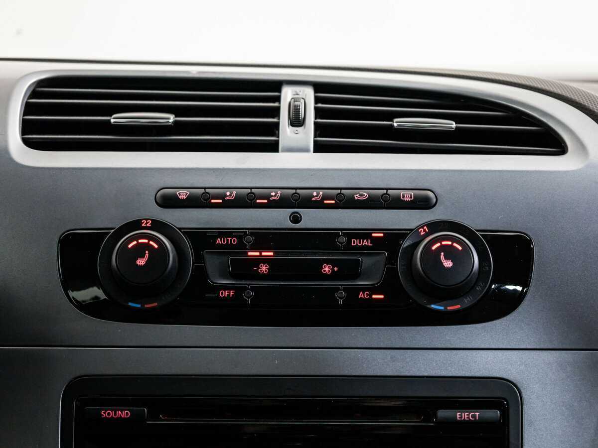 SEAT Leon с пробегом — 2012 год. Фото: #13