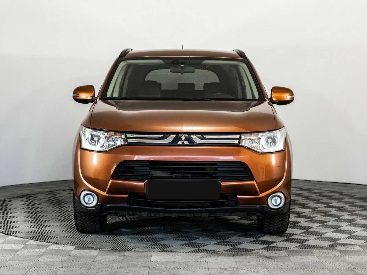Mitsubishi Outlander с пробегом — 2012 год. Фото: #1