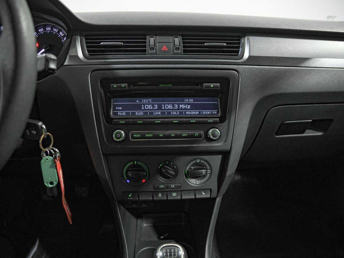 Skoda Rapid с пробегом — 2015 год. Фото: #8