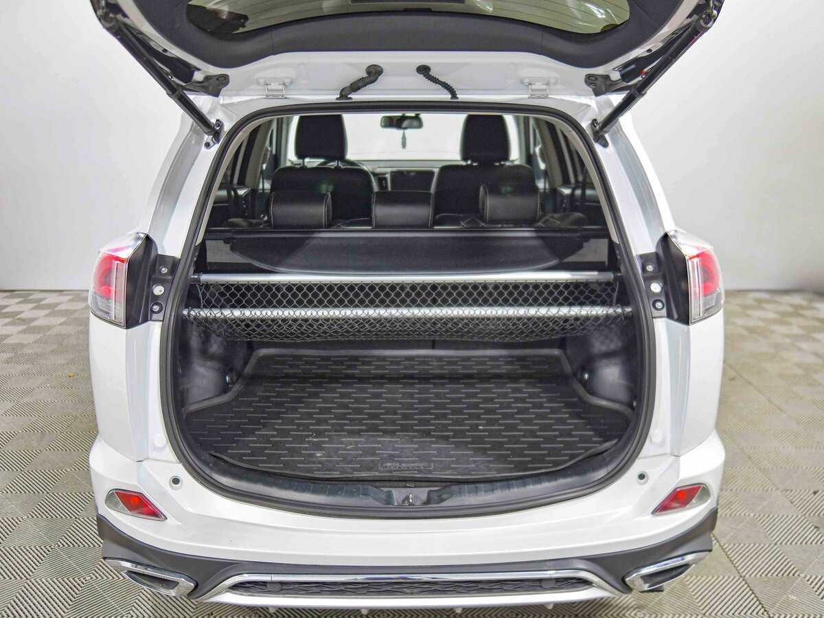 Toyota RAV4 с пробегом — 2018 год. Фото: #15