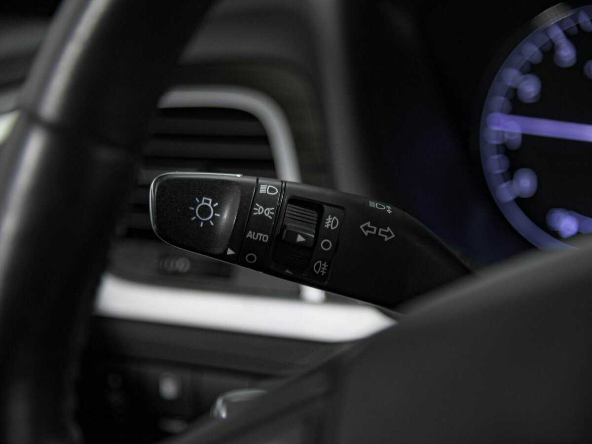 Hyundai Genesis с пробегом — 2014 год. Фото: #8