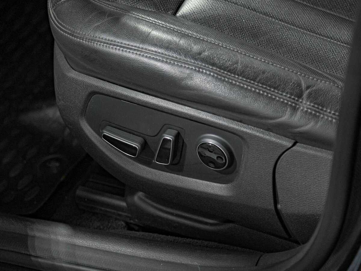 Hyundai Genesis с пробегом — 2014 год. Фото: #18