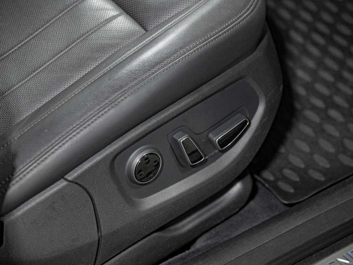 Hyundai Genesis с пробегом — 2014 год. Фото: #22