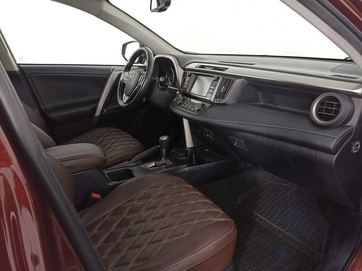 Toyota RAV4 с пробегом — 2018 год. Фото: #10