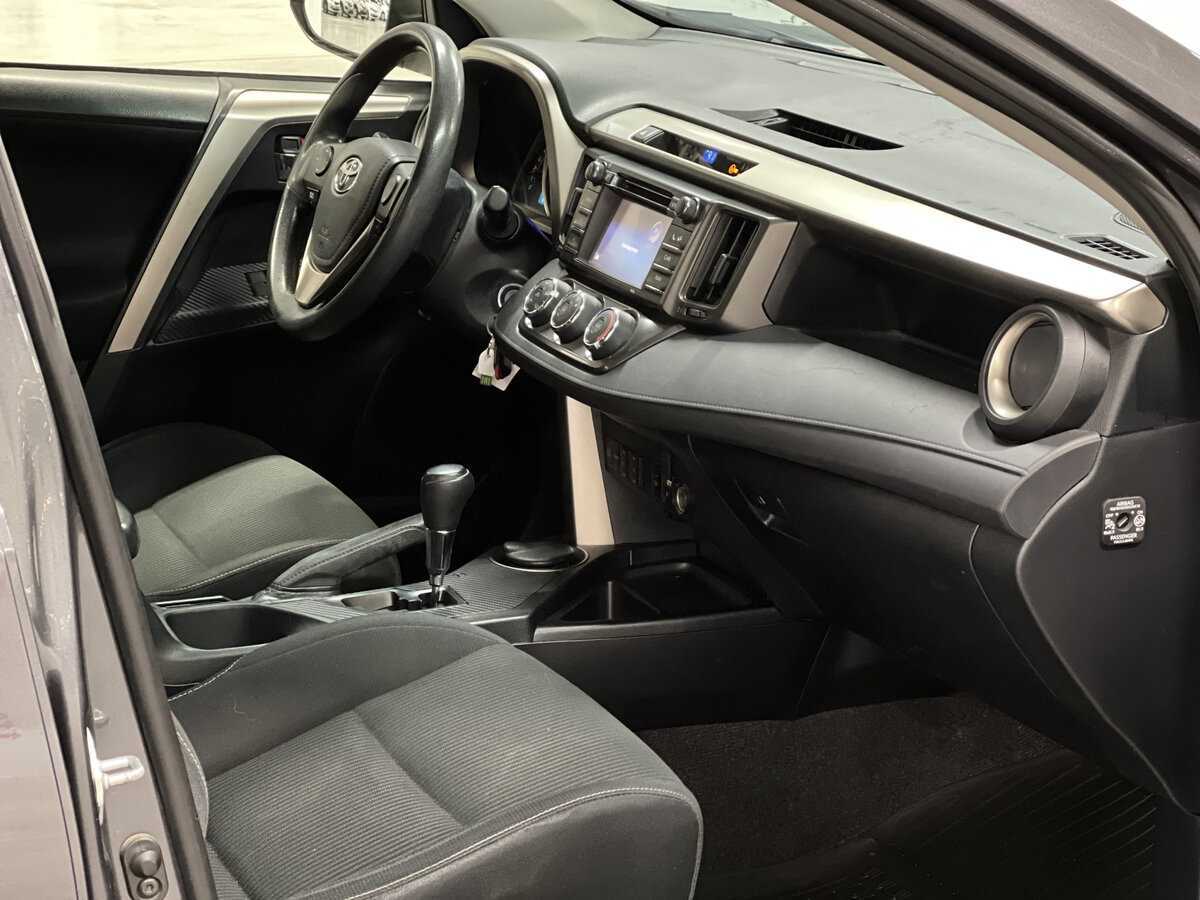 Toyota RAV4 с пробегом — 2014 год. Фото: #10