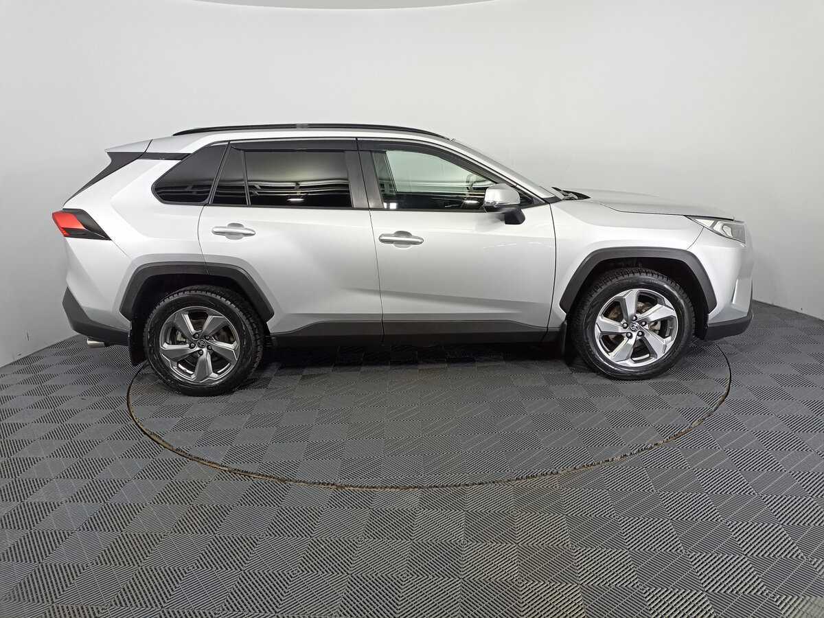 Toyota RAV4 с пробегом — 2019 год. Фото: #3