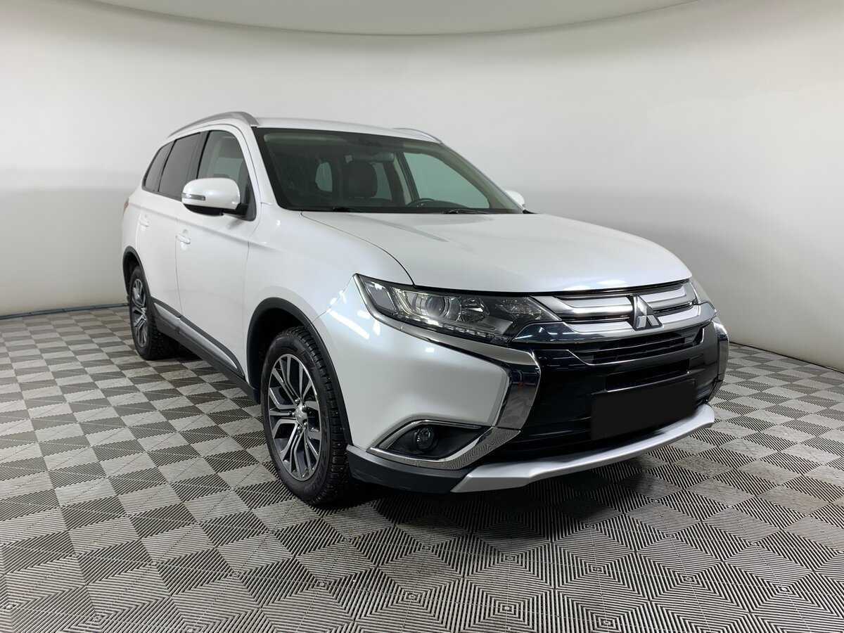 Mitsubishi Outlander с пробегом — 2016 год. Фото: #2