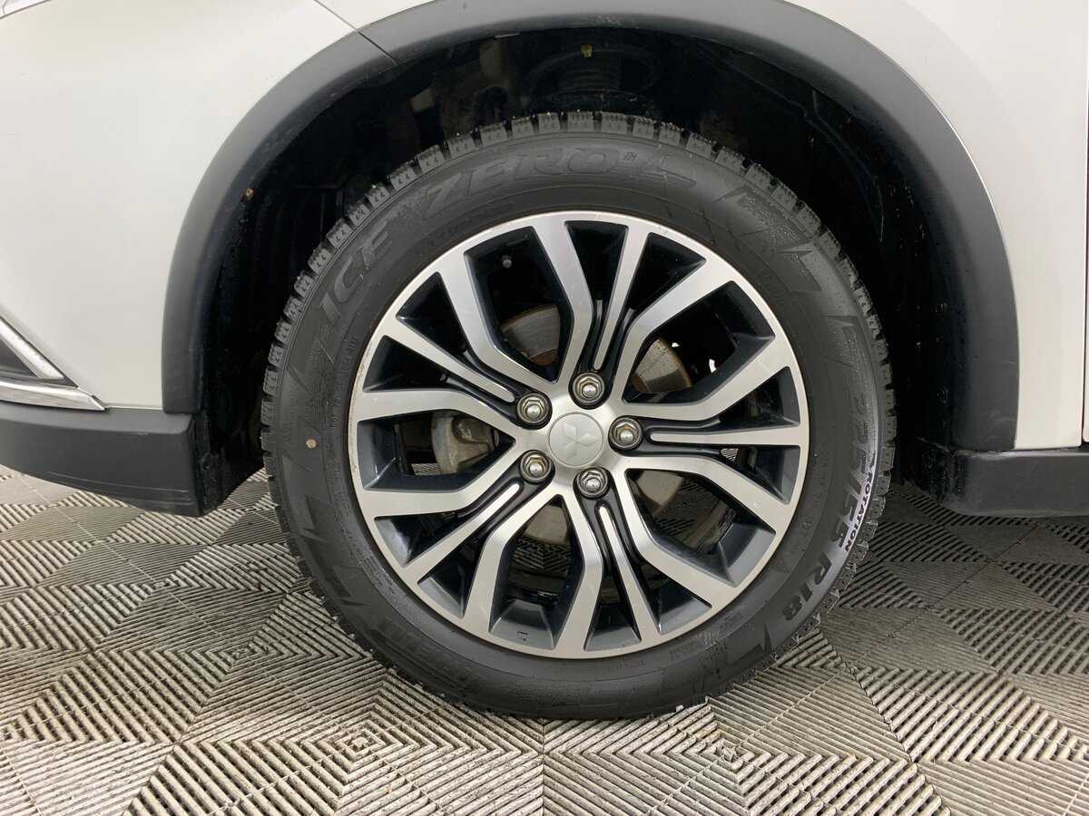 Mitsubishi Outlander с пробегом — 2016 год. Фото: #8
