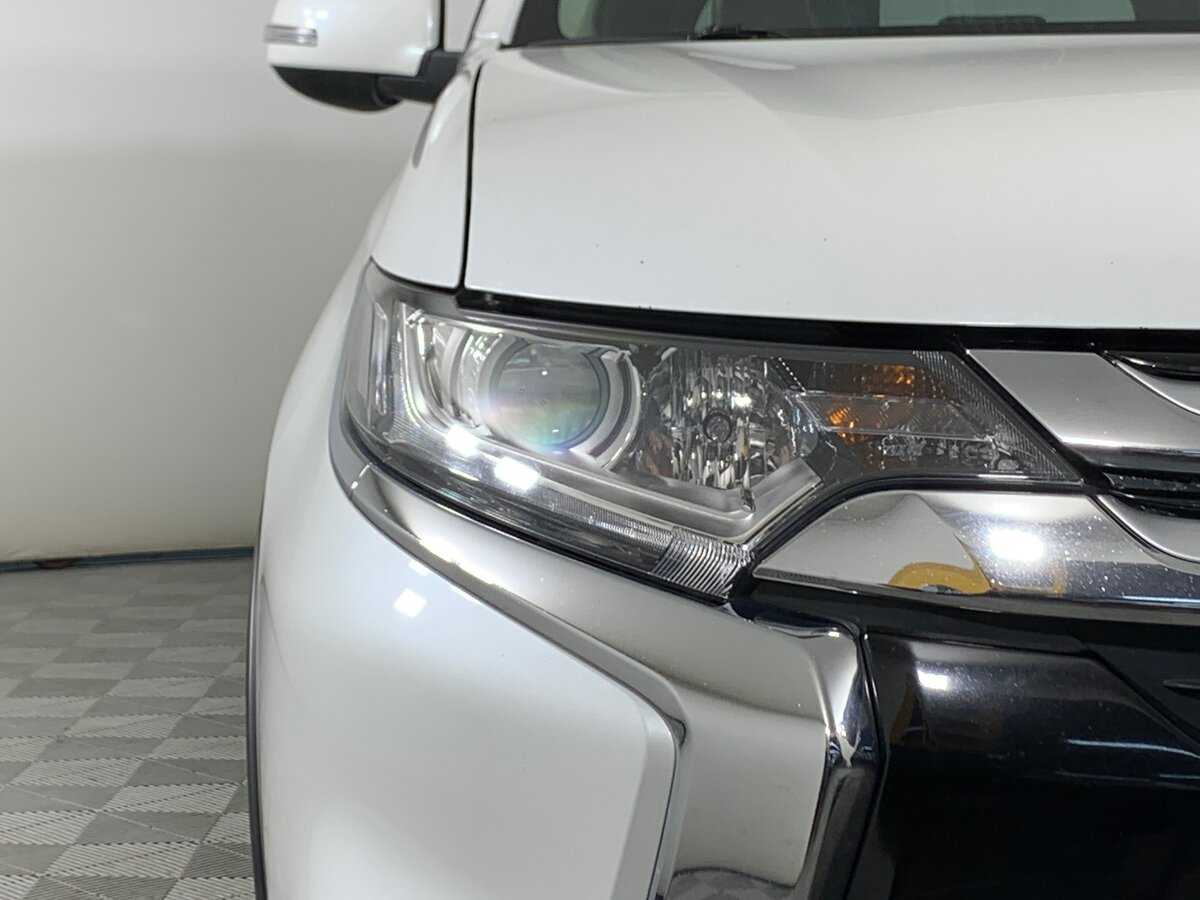 Mitsubishi Outlander с пробегом — 2016 год. Фото: #9