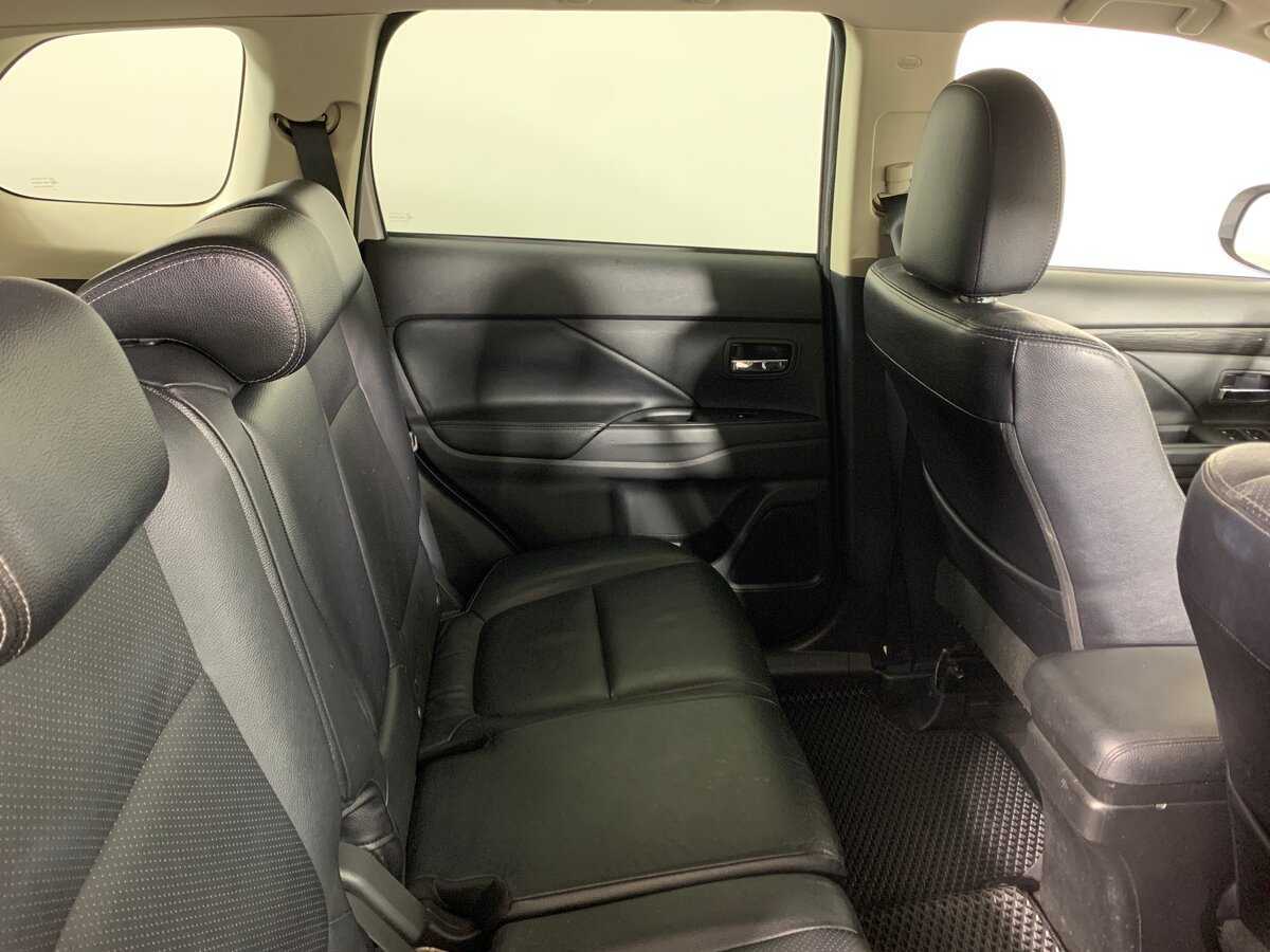 Mitsubishi Outlander с пробегом — 2016 год. Фото: #17