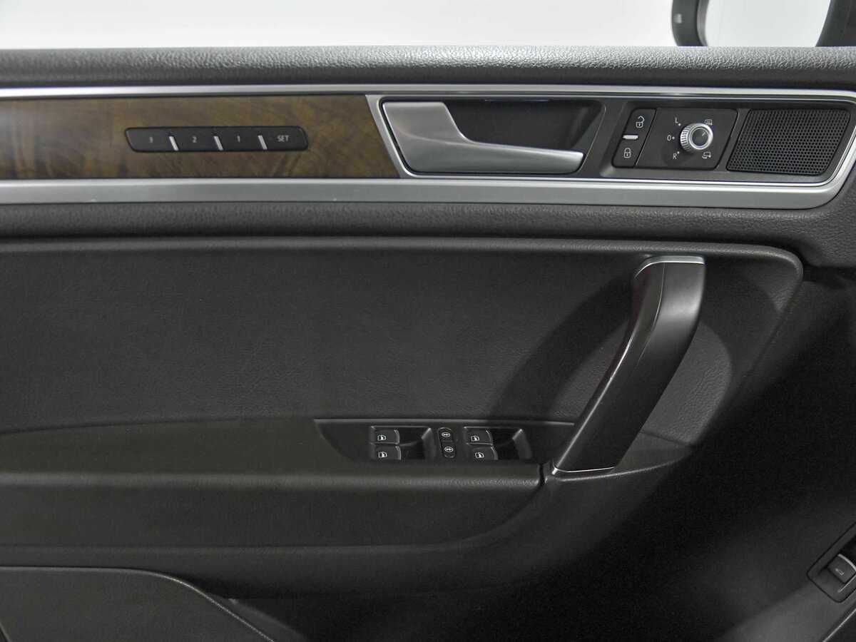 Volkswagen Touareg с пробегом — 2016 год. Фото: #12