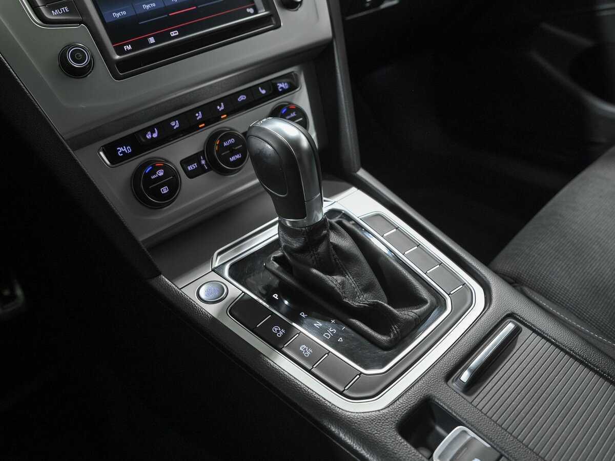 Volkswagen Passat с пробегом — 2015 год. Фото: #10