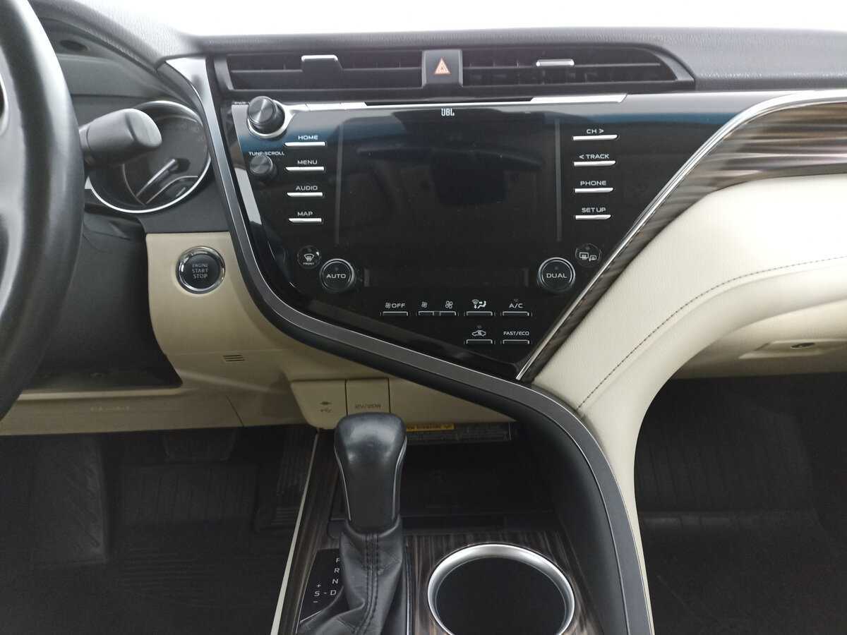 Toyota Camry с пробегом — 2020 год. Фото: #14