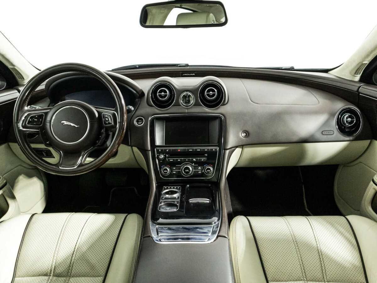 Jaguar XJ с пробегом — 2015 год. Фото: #12
