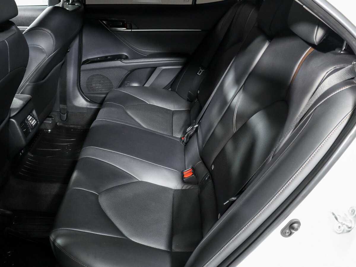 Toyota Camry с пробегом — 2019 год. Фото: #9