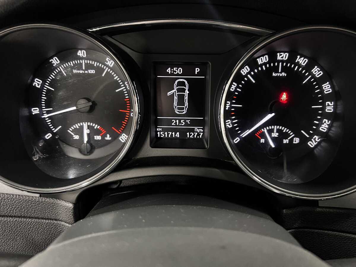 Skoda Superb с пробегом — 2013 год. Фото: #12