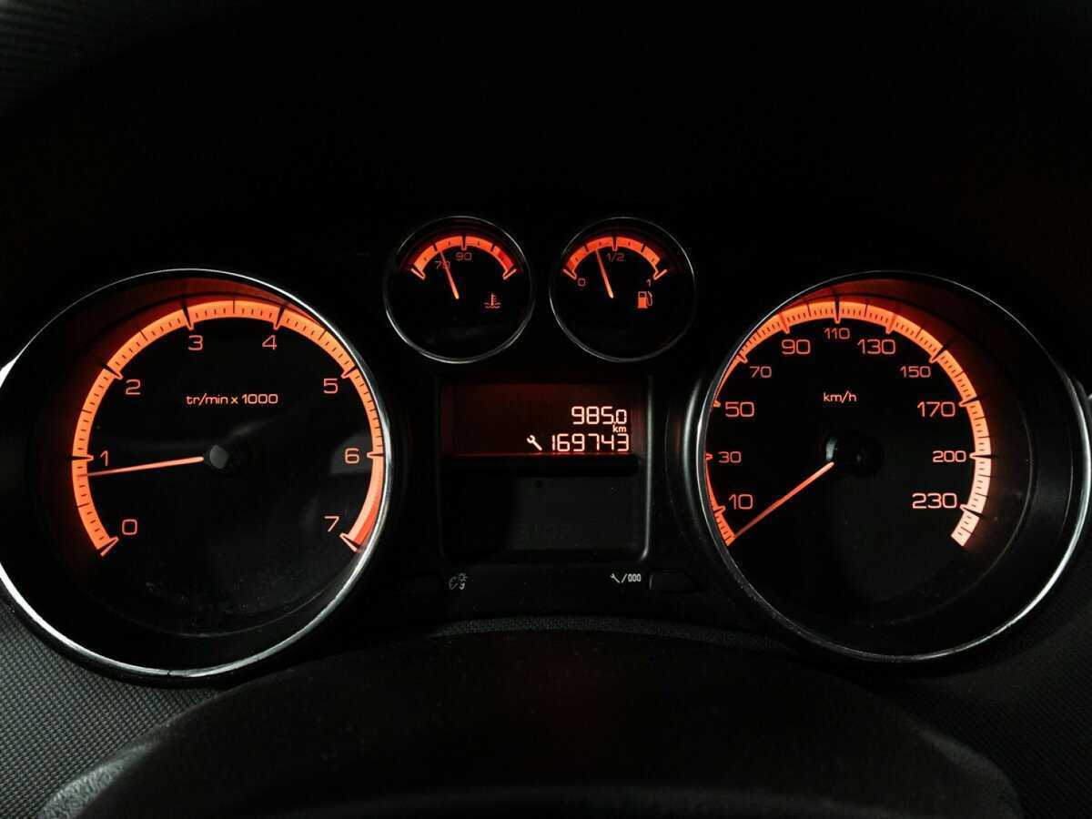 Peugeot 408 с пробегом — 2013 год. Фото: #11