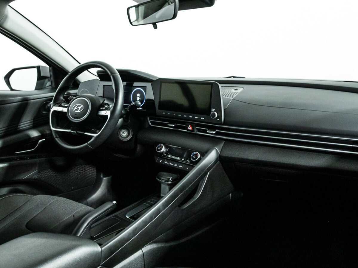 Hyundai Elantra с пробегом — 2023 год. Фото: #8