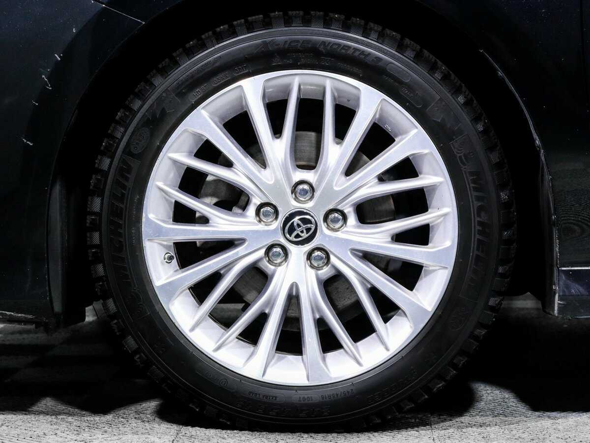 Toyota Camry с пробегом — 2018 год. Фото: #10