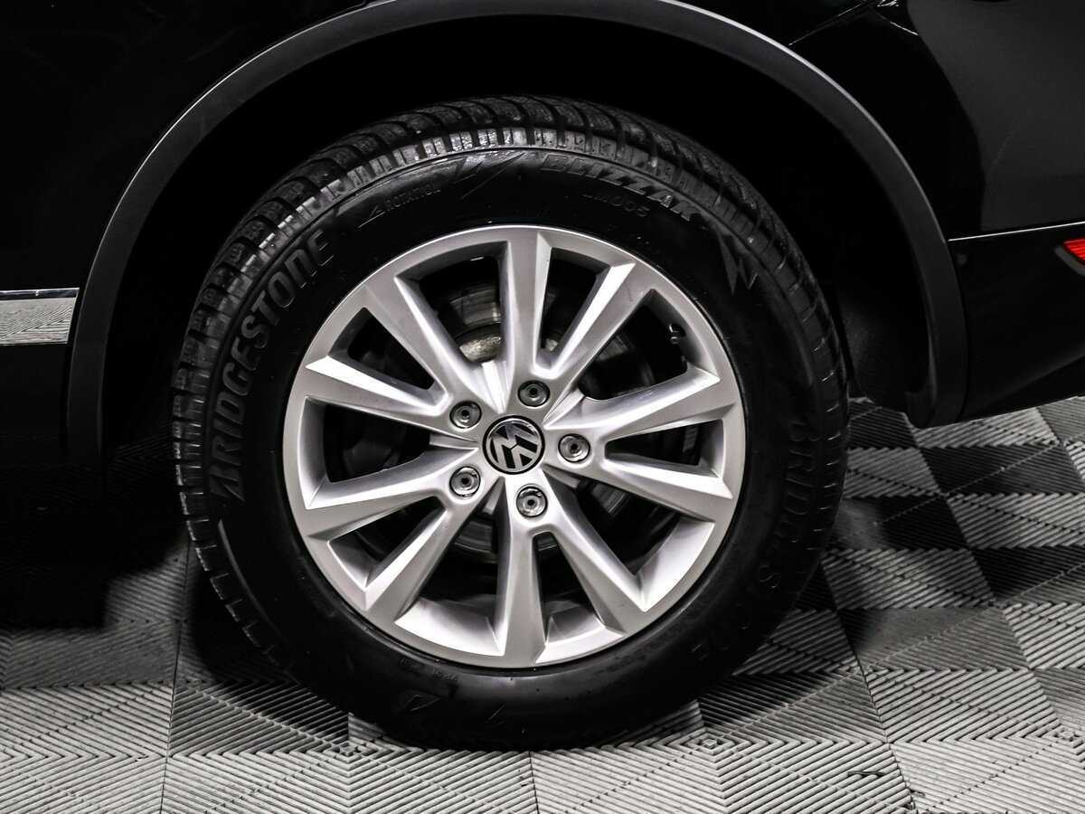 Volkswagen Touareg с пробегом — 2014 год. Фото: #15