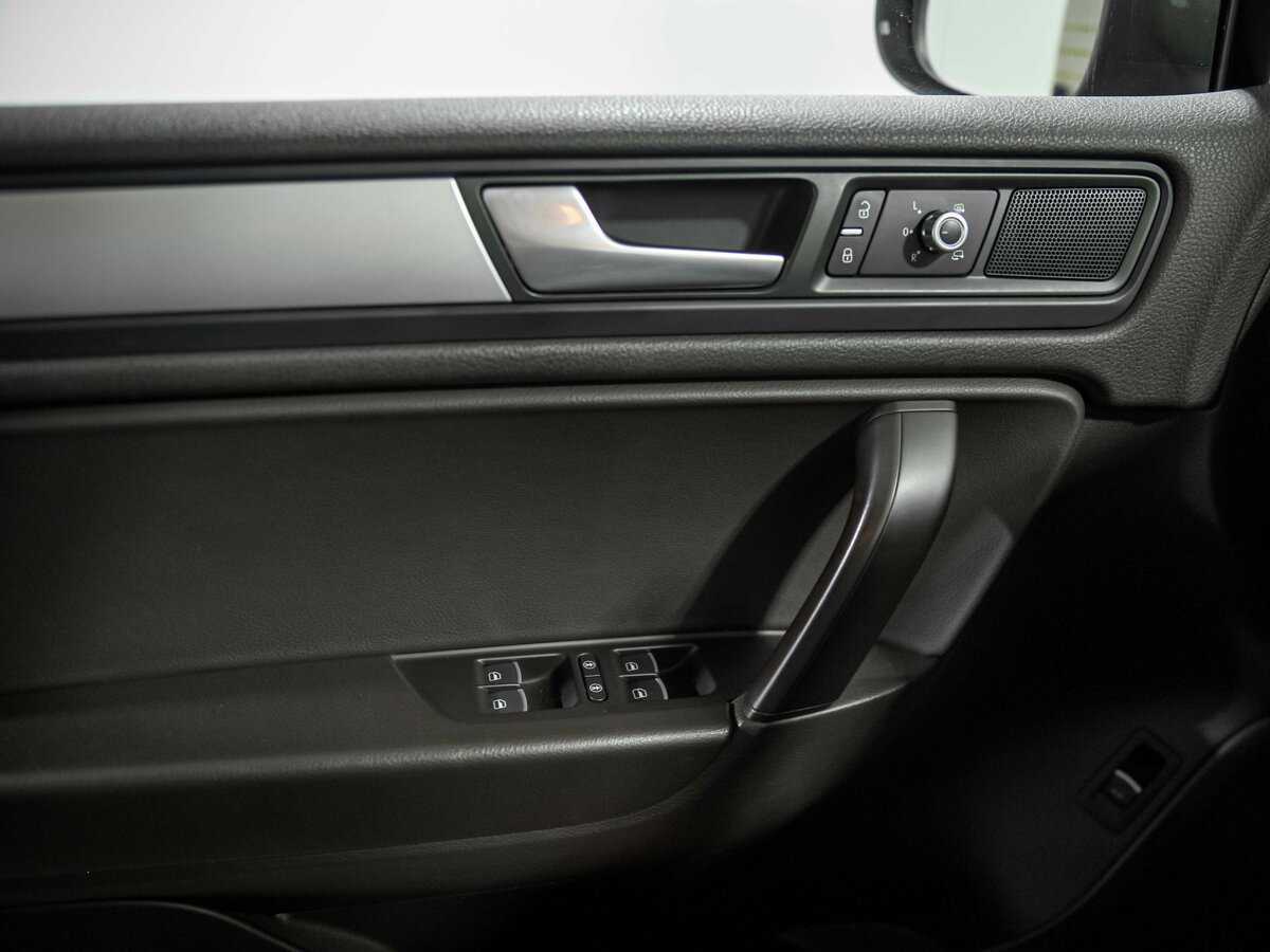 Volkswagen Touareg с пробегом — 2013 год. Фото: #12