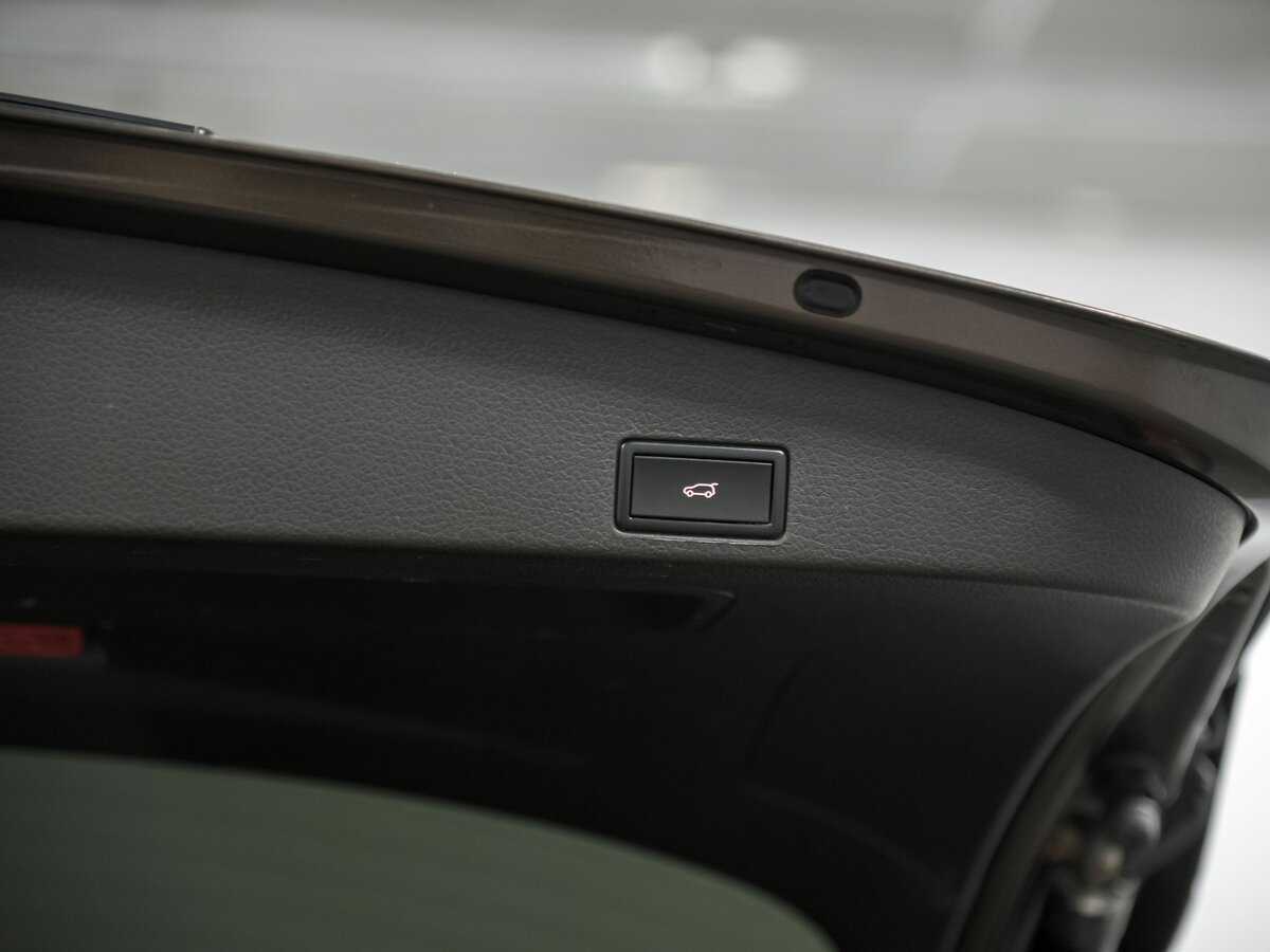 Volkswagen Touareg с пробегом — 2013 год. Фото: #19