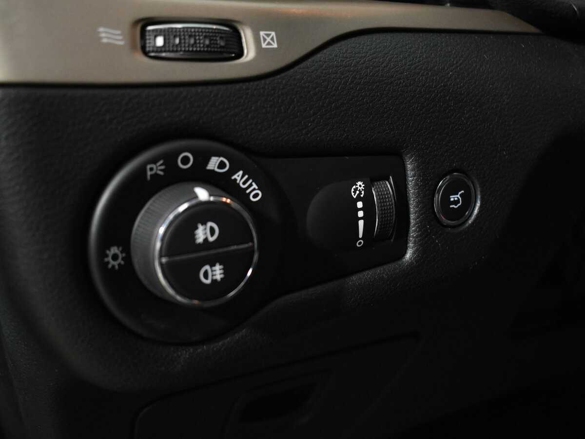 Jeep Cherokee с пробегом — 2014 год. Фото: #13