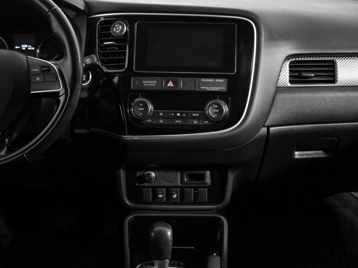 Mitsubishi Outlander с пробегом — 2018 год. Фото: #12