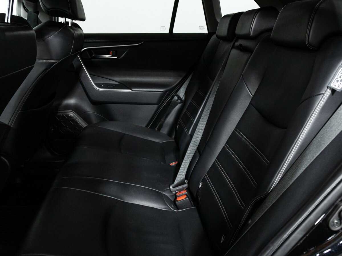 Toyota RAV4 с пробегом — 2020 год. Фото: #9