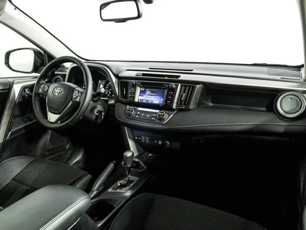 Toyota RAV4 с пробегом — 2015 год. Фото: #8