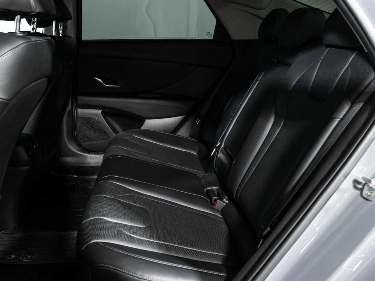 Hyundai Elantra с пробегом — 2021 год. Фото: #9