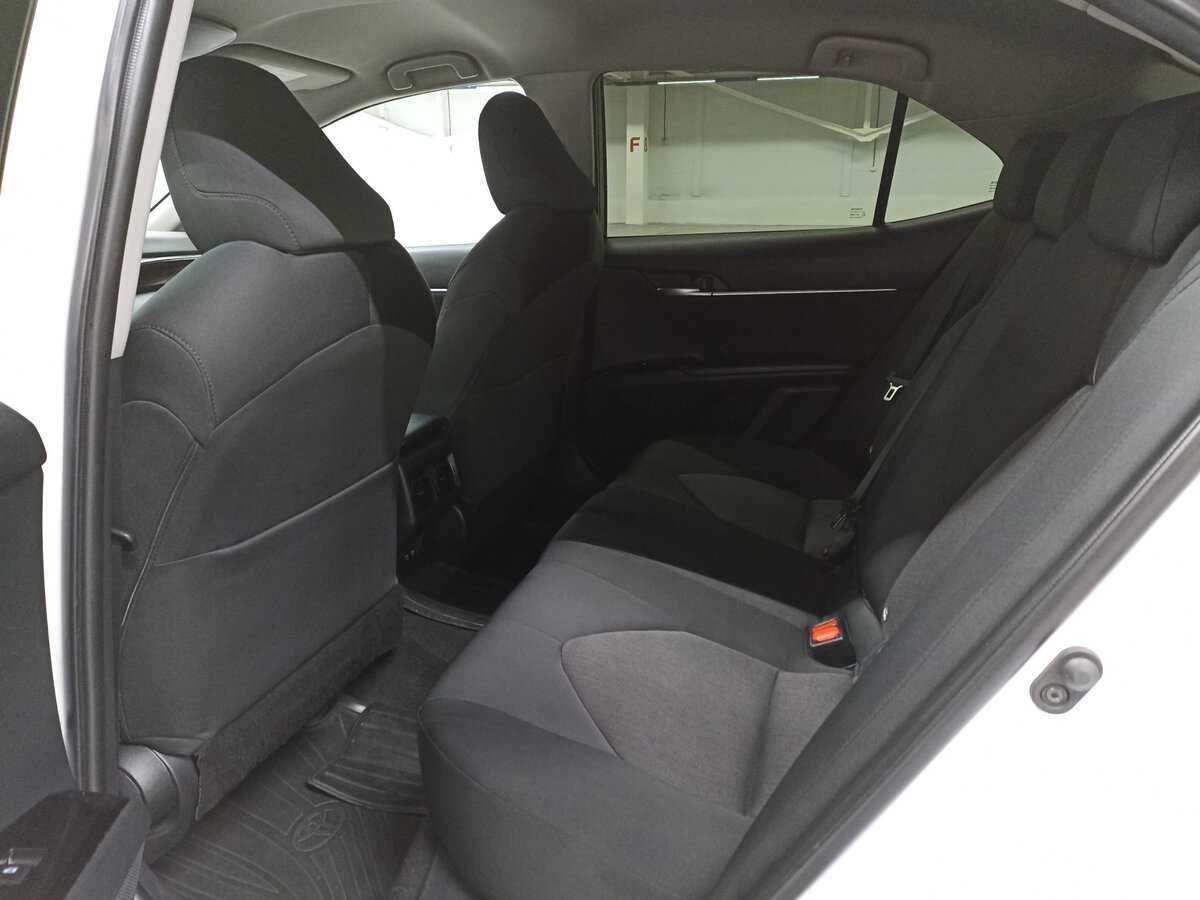 Toyota Camry с пробегом — 2019 год. Фото: #11