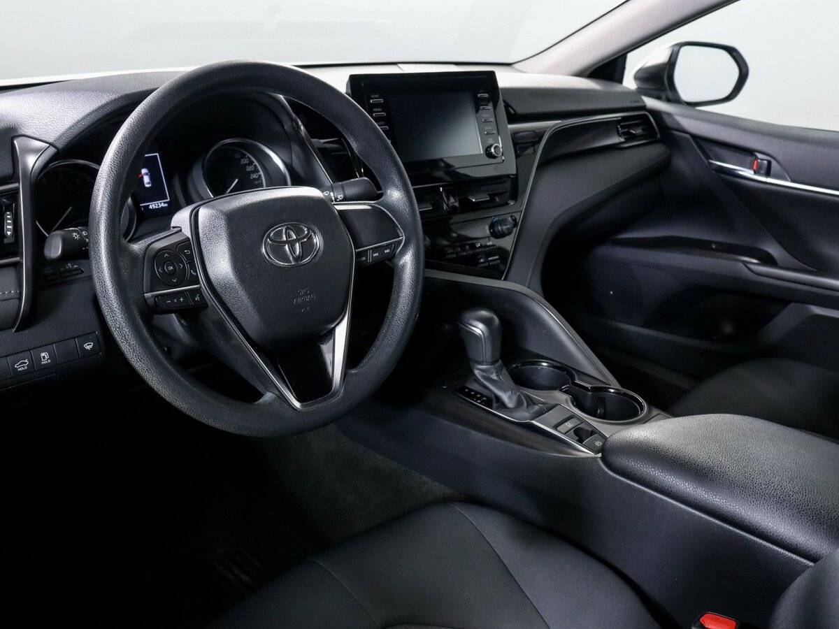 Toyota Camry с пробегом — 2021 год. Фото: #10