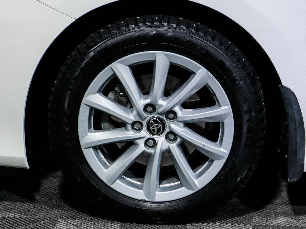 Toyota Camry с пробегом — 2021 год. Фото: #11